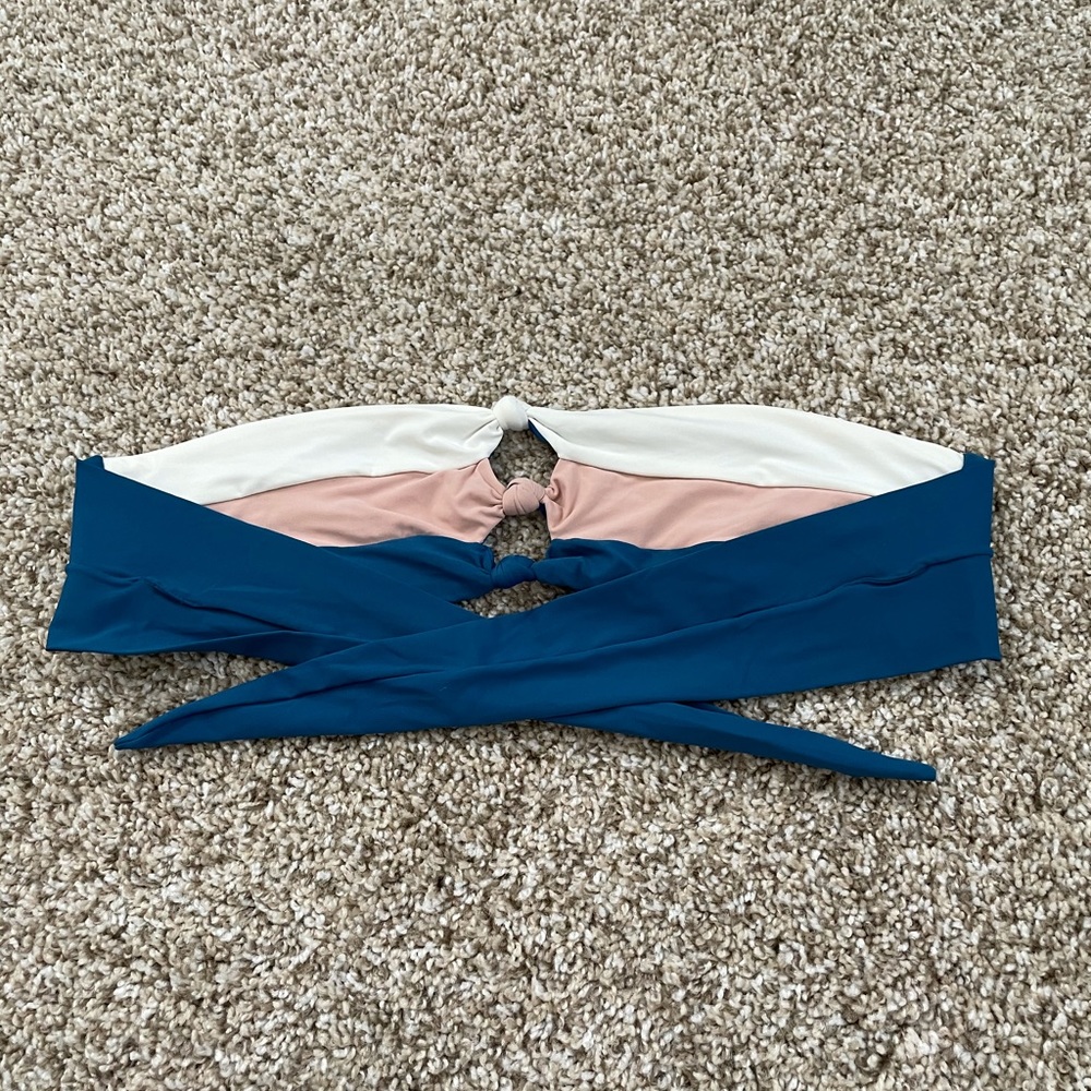 Pilyq knot bikini top